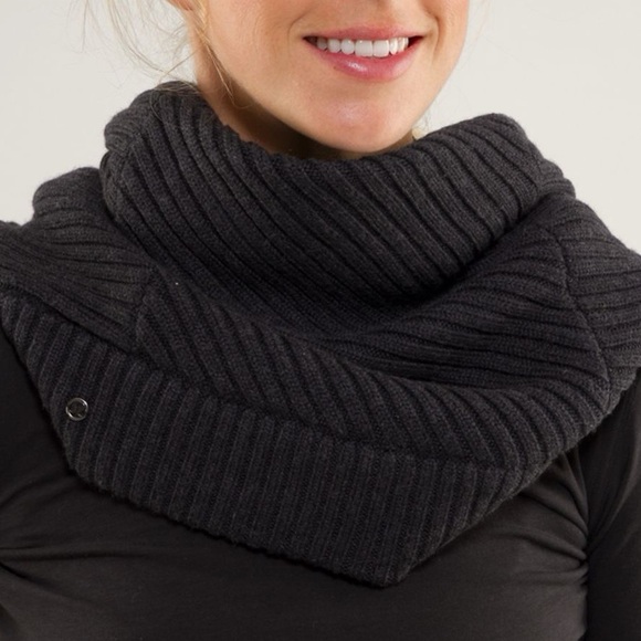 lululemon athletica Accessories - 💕 LULULEMON movement neck warmer in heathered black, 100% merino wool knit luxe